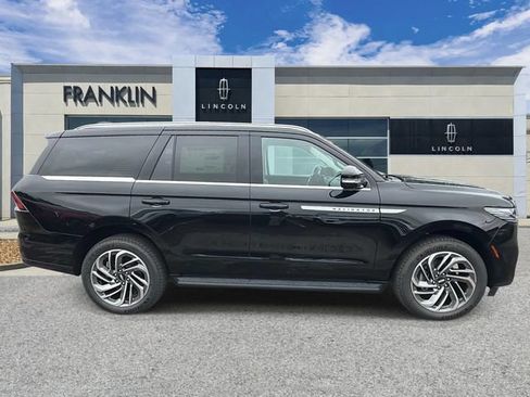 New 2026 Lincoln Navigator Premiere AWD/4WD image 8