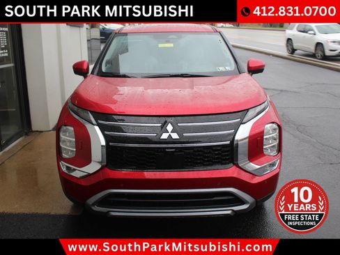 New 2025 Mitsubishi Outlander SE image 4