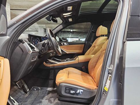 Used 2024 BMW X7 xDrive40i w/ M Sport Package image 23