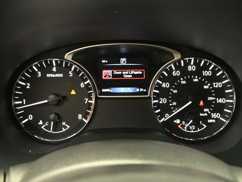 Used 2020 Nissan Pathfinder SV image 16