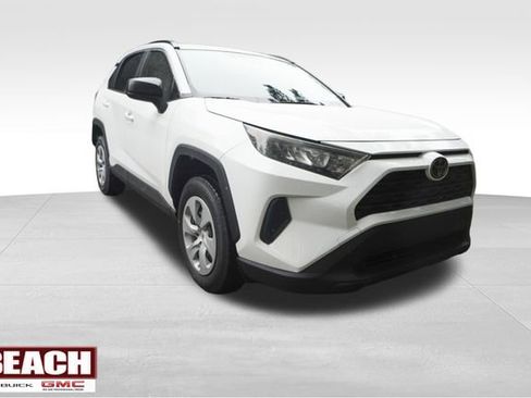 Used 2019 Toyota RAV4 LE image 1