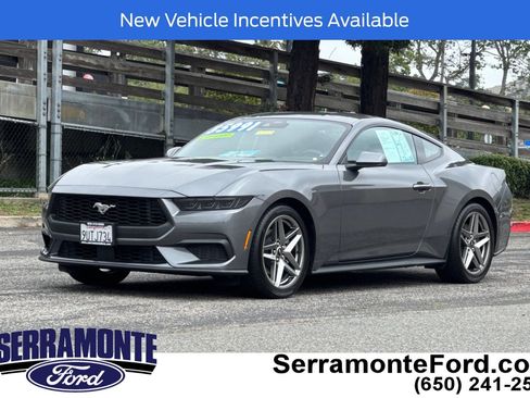 Used 2025 Ford Mustang Coupe RWD image 8