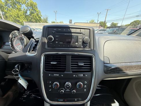 Used 2014 Dodge Grand Caravan SXT w/ UConnect Hands-Free Group FWD image 20