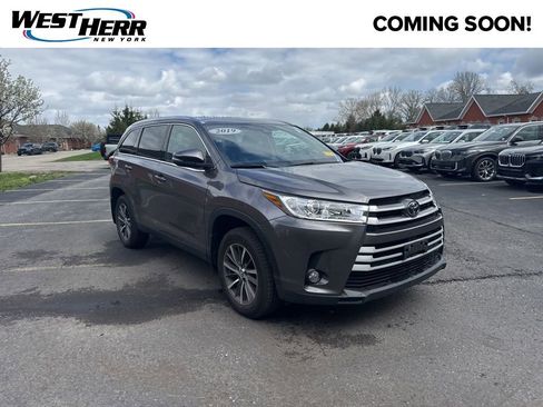 Used 2019 Toyota Highlander XLE AWD/4WD image 1