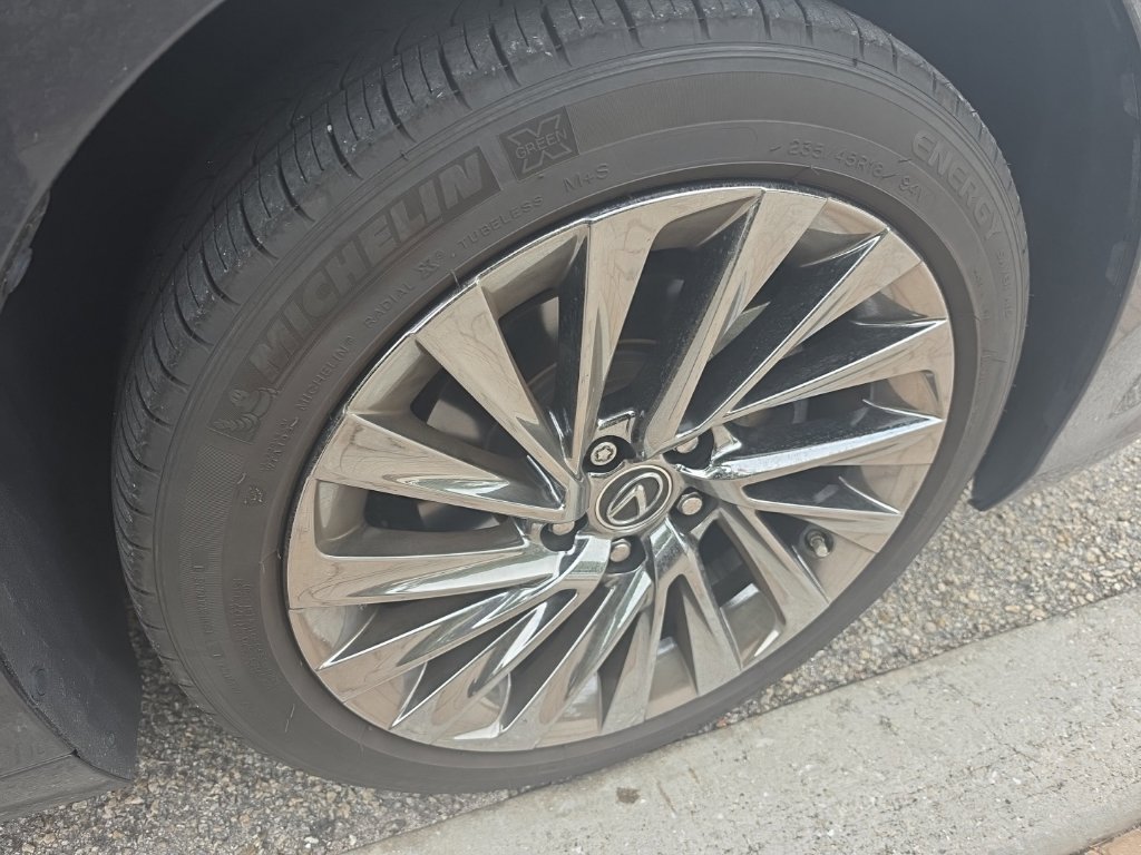 Used 2025 Lexus ES 300h w/ Technology Package FWD image 9