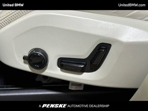 Used 2022 Volvo XC90 T8 Inscription w/ Lounge Package AWD/4WD image 11