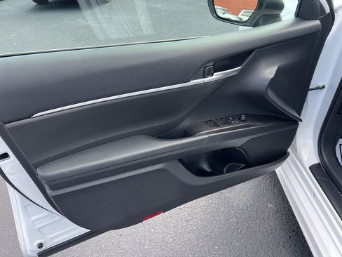 Used 2024 Toyota Camry SE image 8