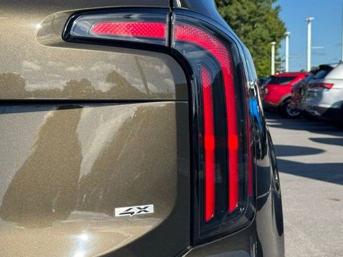 Used 2023 Kia Telluride EX w/ EX Captain's Chair Package image 27