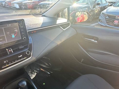 Used 2020 Toyota Corolla LE image 26