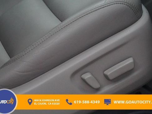 Used 2018 Toyota Sienna XLE w/ XLE Navigation Package FWD image 17