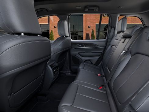 New 2025 Jeep Grand Cherokee Limited w/ Trailer Tow Package image 23