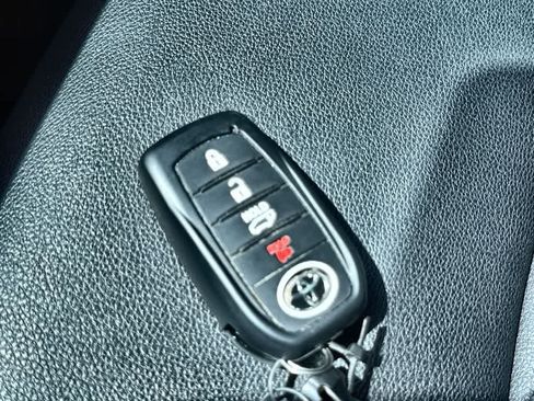 Used 2023 Toyota Corolla Cross XLE w/ Convenience Package FWD image 28