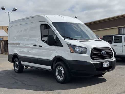 Used 2019 Ford Transit 250 130 Medium Roof RWD image 4