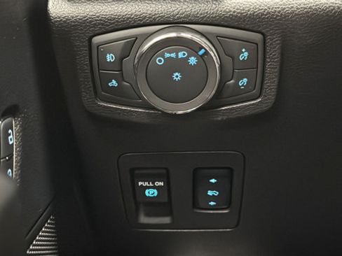 Used 2018 Ford F150 XLT w/ Equipment Group 302A Luxury AWD/4WD image 32