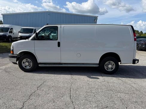 Used 2024 Chevrolet Express 2500 w/ Driver Convenience Package RWD image 5