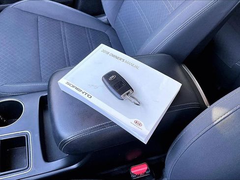 Used 2018 Kia Sorento LX image 33