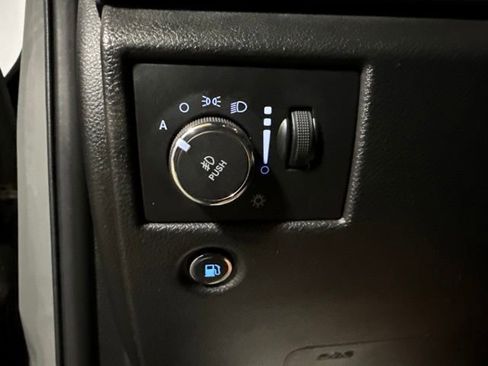 Used 2019 Jeep Grand Cherokee Altitude AWD/4WD image 7