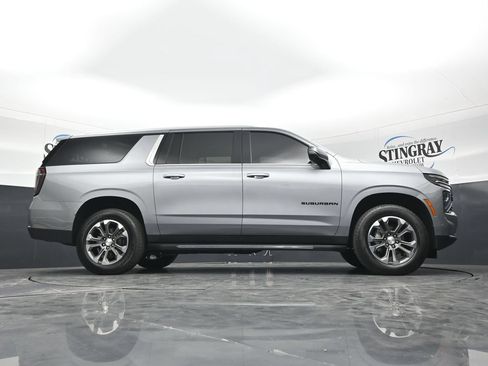 Used 2026 Chevrolet Suburban LT w/ Comfort Package RWD image 36