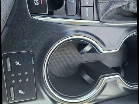 Used 2020 Toyota Camry XSE FWD image 27