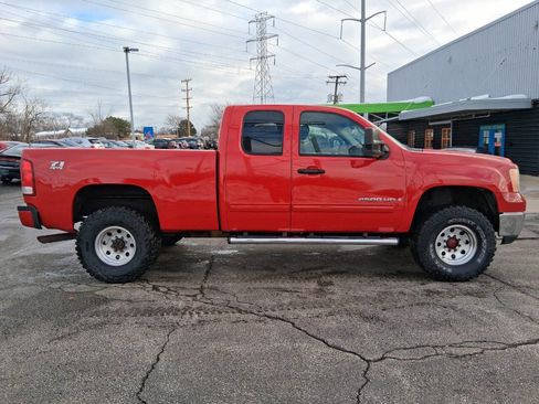 Used 2008 GMC Sierra 2500 SLE w/ Z71 Off-Road Package image 5
