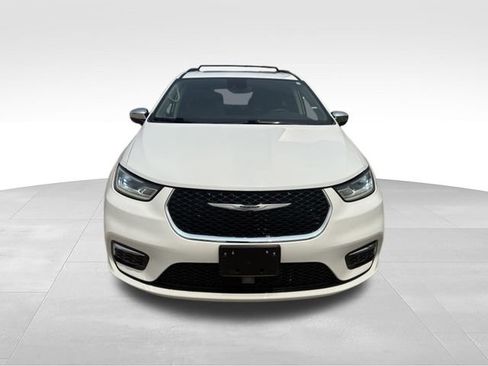 Used 2023 Chrysler Pacifica Limited FWD image 8