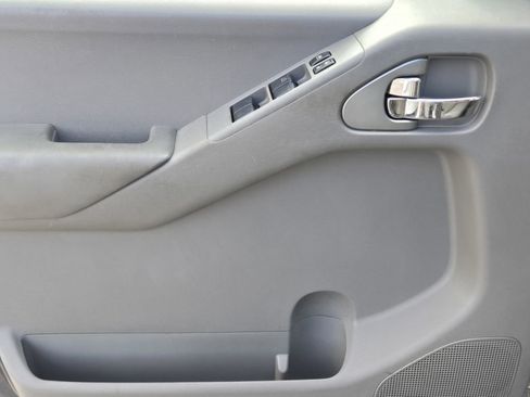 Used 2012 Nissan Frontier SV image 35