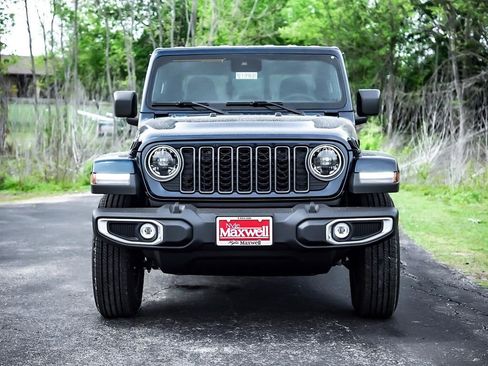 New 2025 Jeep Gladiator Sport image 4