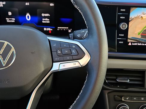 Used 2022 Volkswagen Taos SE image 18