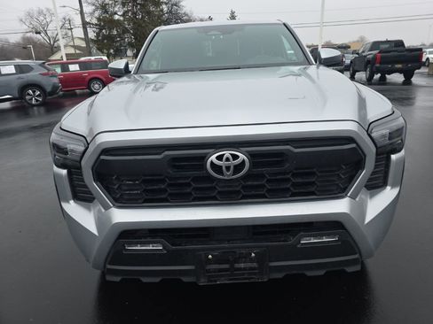 Used 2024 Toyota Tacoma TRD Off-Road AWD/4WD image 2
