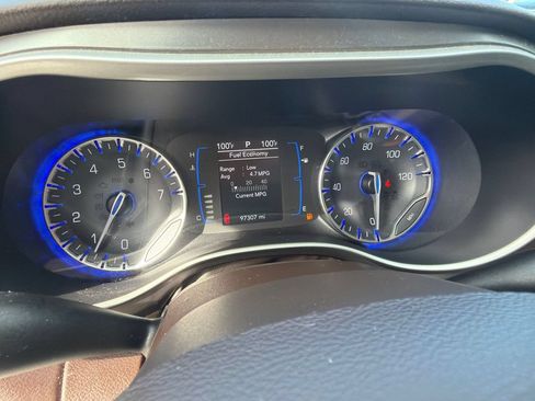 Used 2017 Chrysler Pacifica Touring w/ Tire & Wheel Group FWD image 20