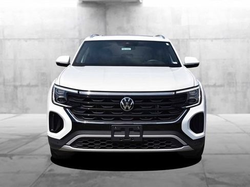 Certified 2024 Volkswagen Atlas Cross Sport SE w/ Panoramic Sunroof Package AWD/4WD image 4