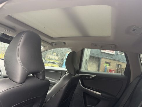 Used 2015 Volvo XC60 T6 w/ Proximity Package AWD/4WD image 13