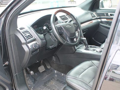 Used 2018 Ford Explorer Platinum AWD/4WD image 12