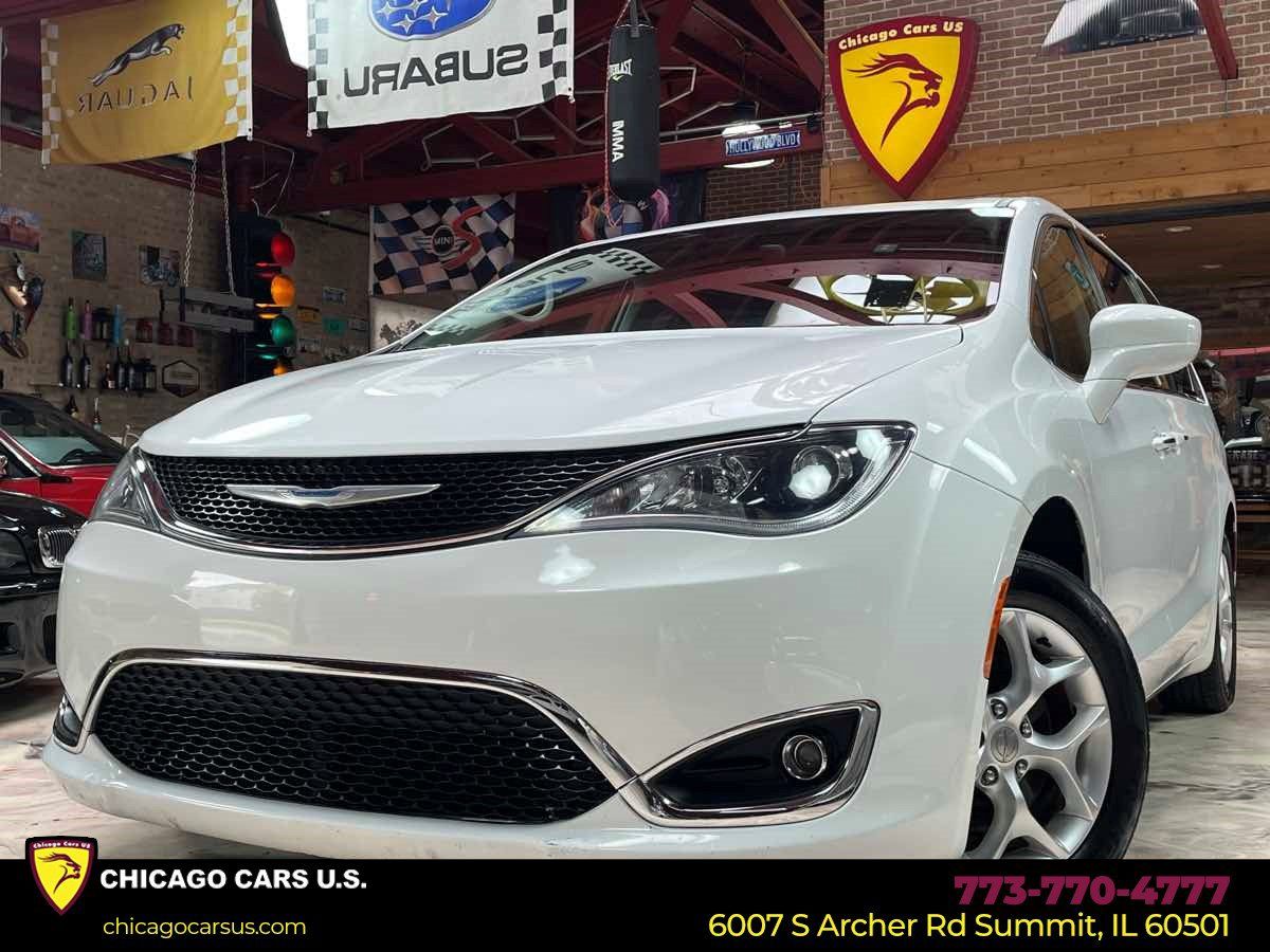 Used 2018 Chrysler Pacifica Touring Plus w/ Tire & Wheel Group FWD image 1
