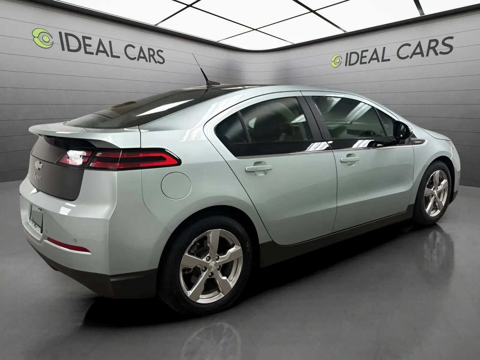 Used 2012 Chevrolet Volt Premium w/ Premium Trim Package FWD image 4