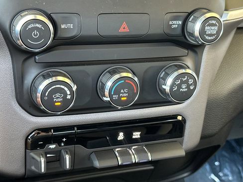 Used 2024 RAM 2500 Big Horn AWD/4WD image 20
