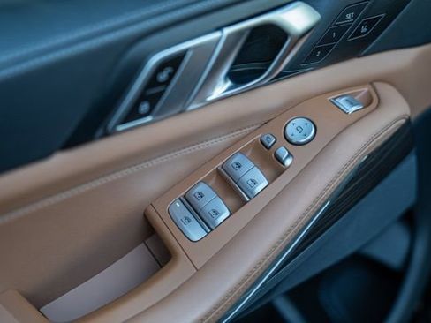 Used 2023 BMW X7 xDrive40i w/ Parking Assistance Package image 50