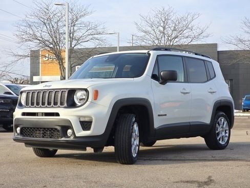 Used 2023 Jeep Renegade Latitude w/ Premium Group image 21