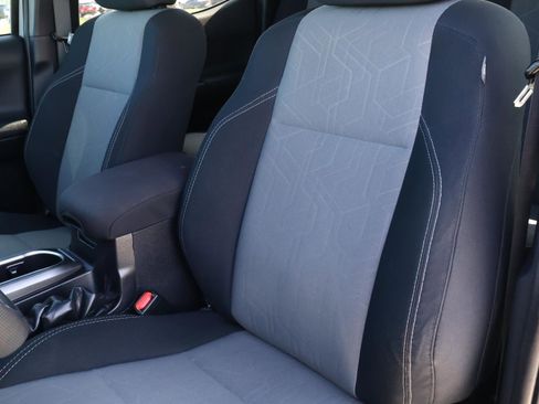 Used 2021 Toyota Tacoma TRD Sport w/ Technology Package image 13