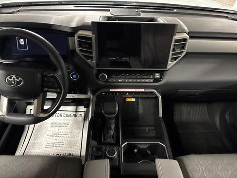 Used 2024 Toyota Tundra Limited AWD/4WD image 27