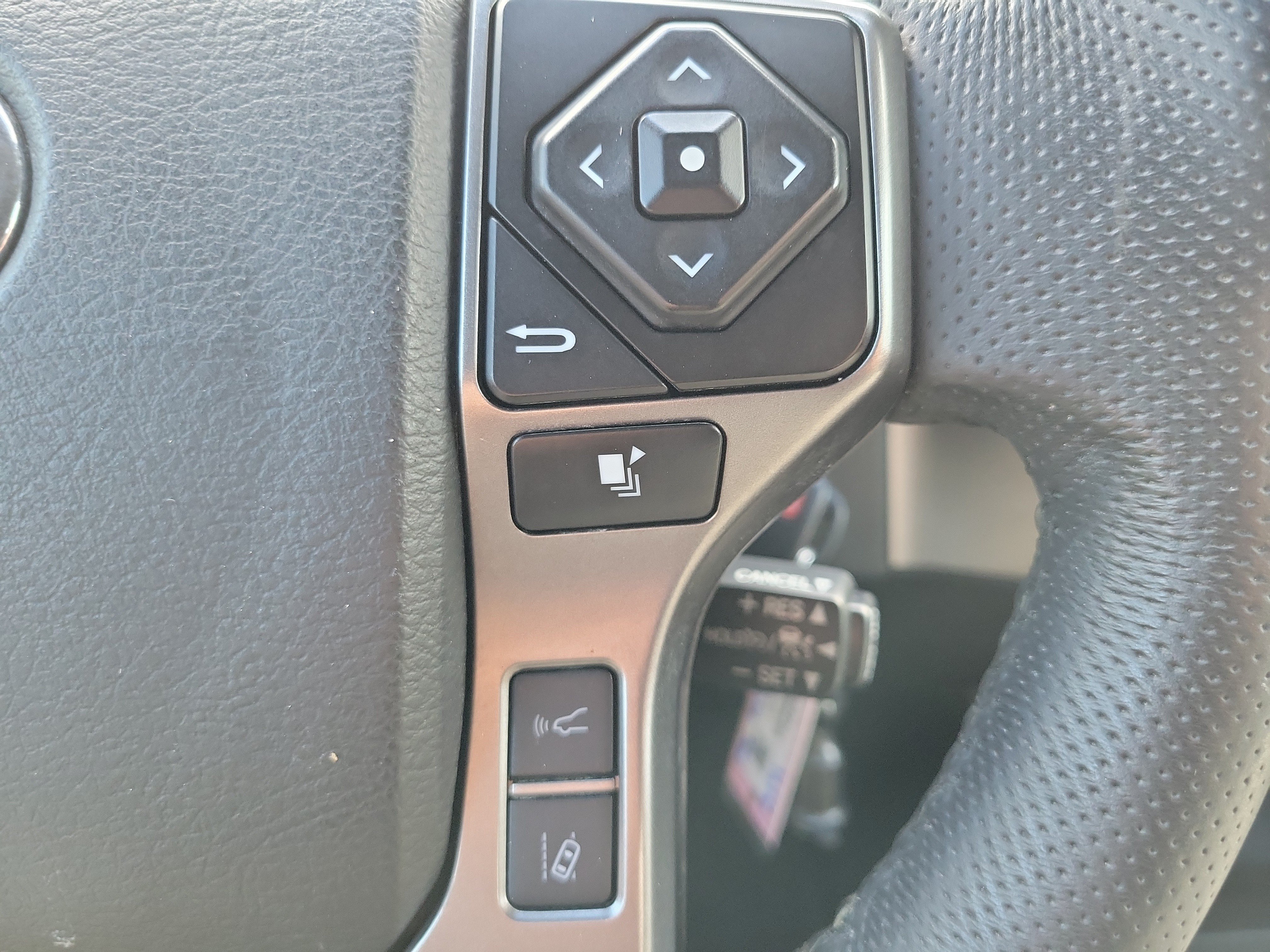 Used 2022 Toyota Tacoma SR5 w/ Technology Package AWD/4WD image 29