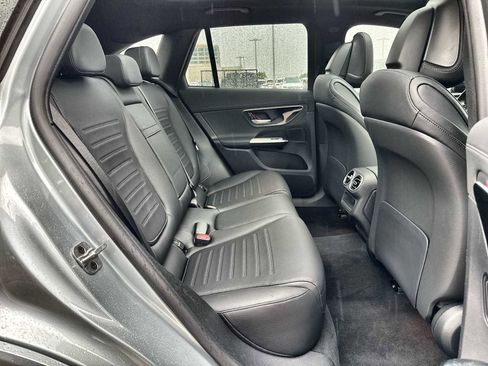 Used 2025 Mercedes-Benz GLC 350e 4MATIC image 19