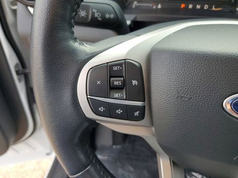 Used 2022 Ford Explorer XLT image 19