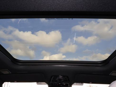 Used 2026 Cadillac Vistiq Luxury image 12