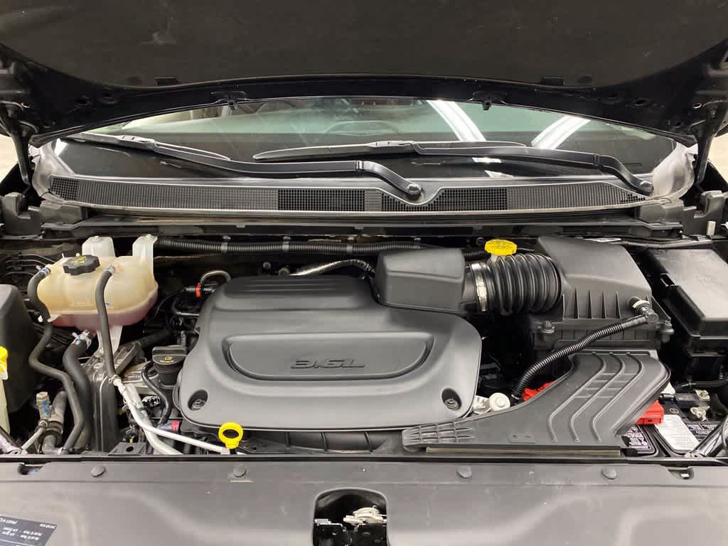 Used 2024 Chrysler Pacifica Touring-L FWD image 11