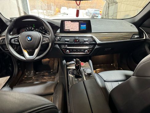 Used 2019 BMW 530i xDrive w/ Premium Package image 14
