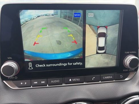 Used 2025 Nissan Sentra SR w/ SR Premium Package image 14