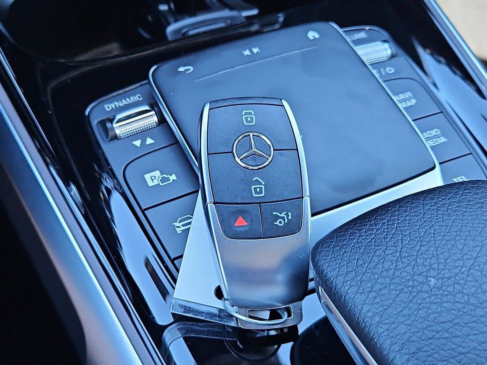 Used 2022 Mercedes-Benz EQB 300 4MATIC image 36