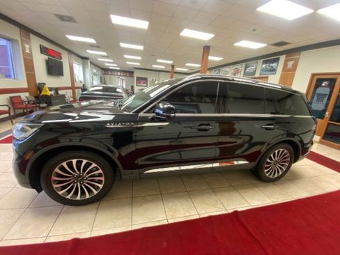 Used 2020 Lincoln Aviator Reserve w/ Elements Package Plus image 2