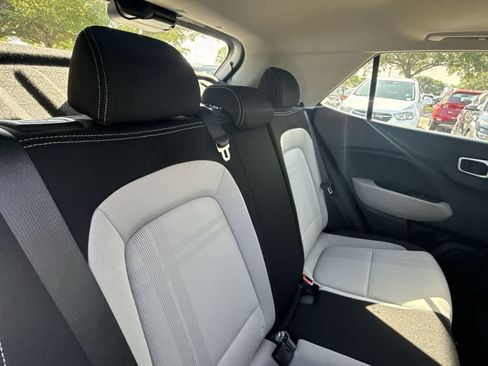 Used 2025 Hyundai Venue SEL FWD image 14
